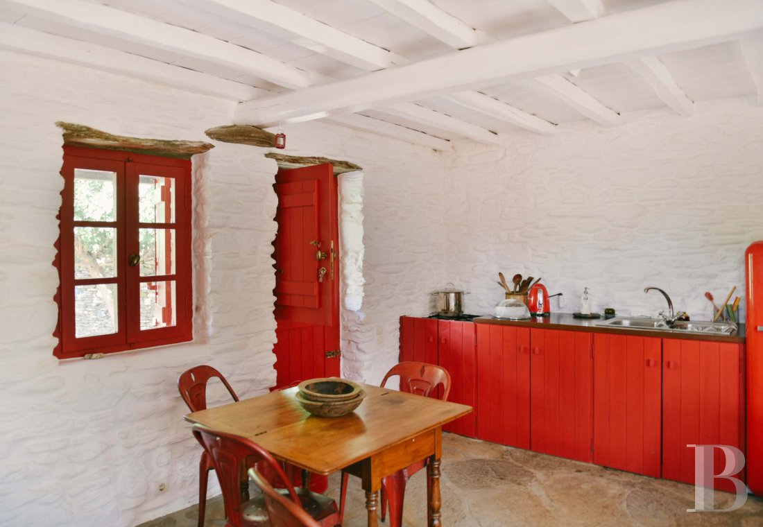 Three former sheepfolds united by a beautiful spirit by the sea in Tinos, the Cyclades - photo  n°14